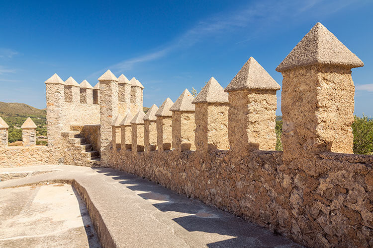 fortified-walls-stand-above-the-town-of-arta